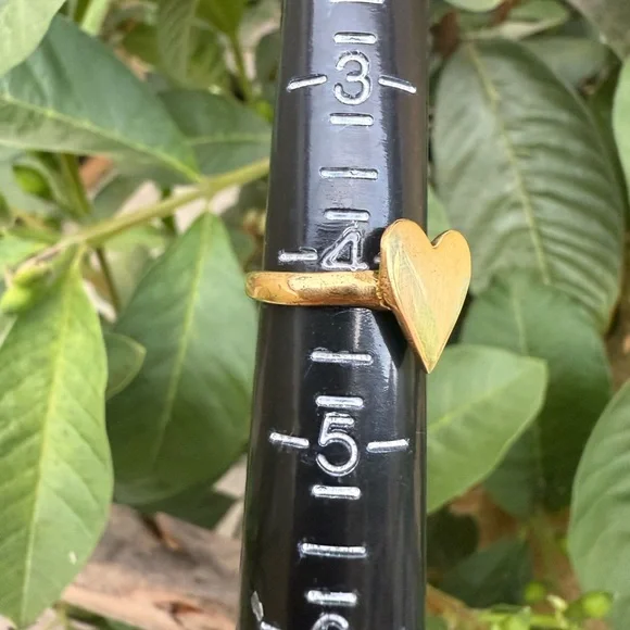 Mondo Mondo Heart Ring 💛 - Picture 3 of 5